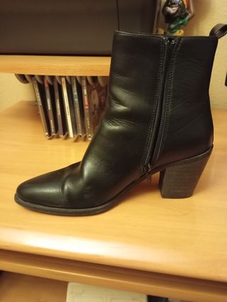 Botines negros seminuevos