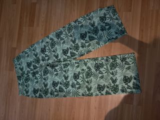 Ropa con encaje verde y morado