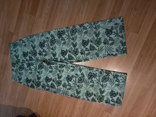 Ropa con encaje verde y morado