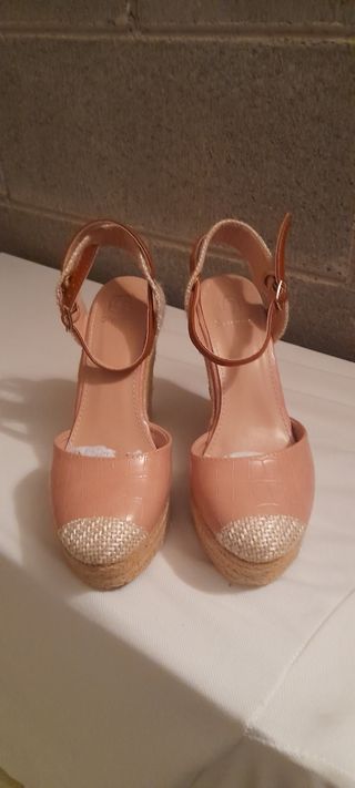 Comodissime scarpe con zeppa