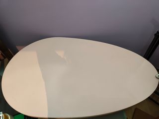 Mesa auxiliar moderna color rosa palo.
Extensible 