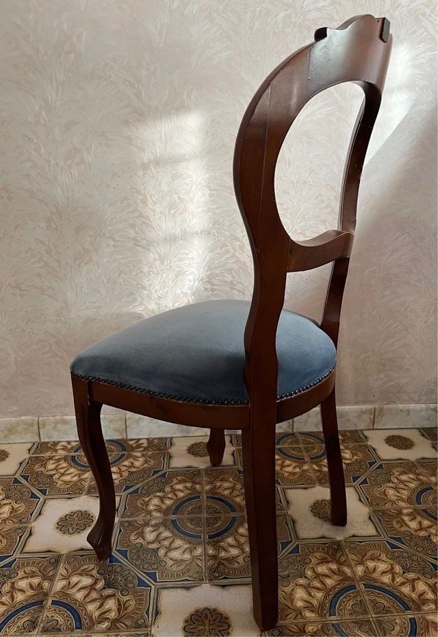 Sedia in legno con seduta imbottita