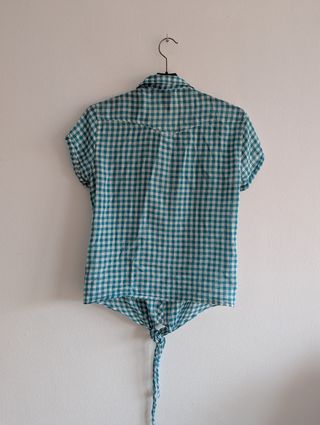 Camisa cuadros turquesa manga corta anudada
