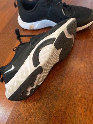 Zapatillas Nike Niña Negras y Blancas