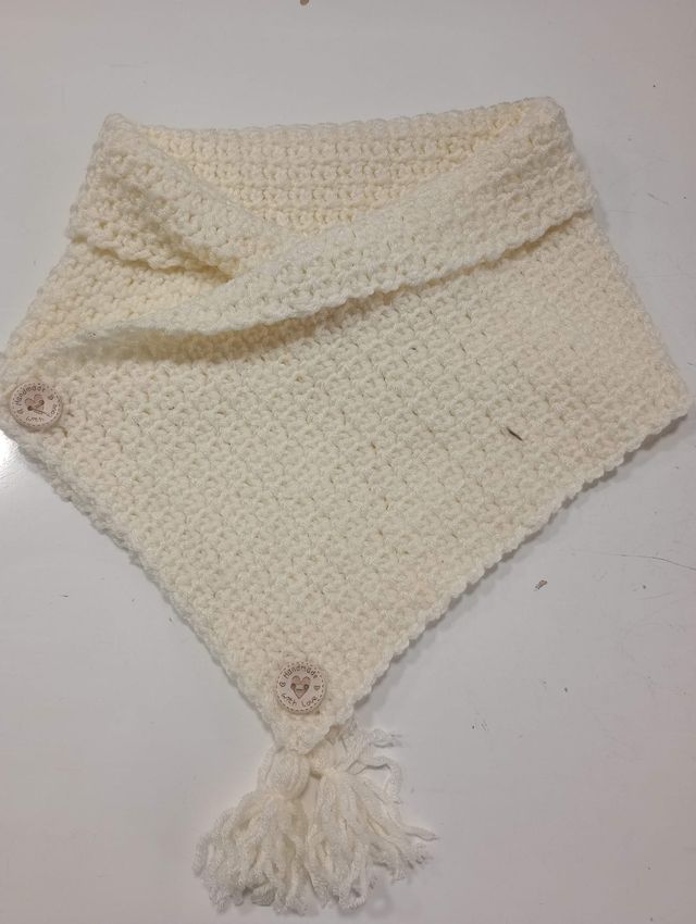 Cuello lana tejido hecho a mano