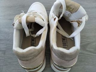 Zapatillas blancas y doradas mujer