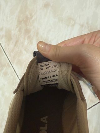 Zapatillas Bimba y Lola Talla 39 Marrones