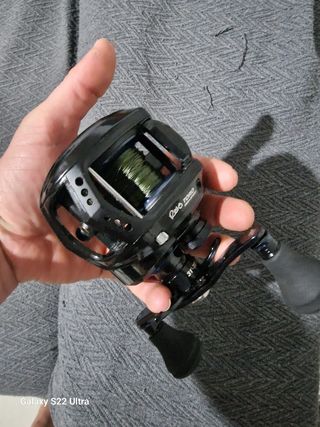 Caña salvaje gear y carrete abu García toro .