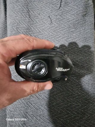 Caña salvaje gear y carrete abu García toro .