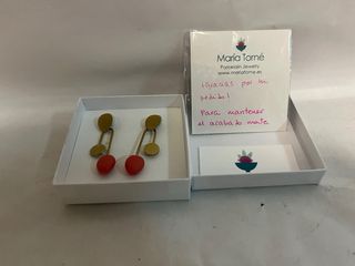 Pendientes María Torné oro y rojo hechos a mano