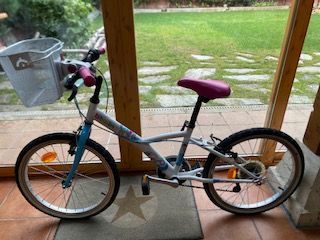 Bicicleta niña B'twin 20 con cesta