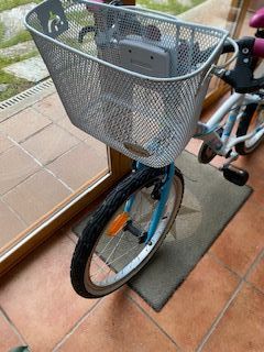 Bicicleta niña B'twin 20 con cesta