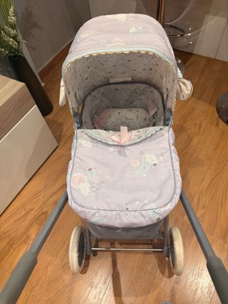 Carrito de bebé de juguete
