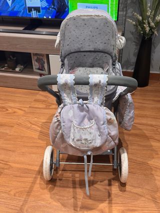 Carrito de bebé de juguete