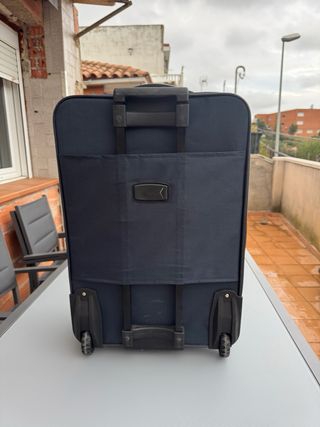Maleta de viaje azul y negra medidas  64x42,5x24,5