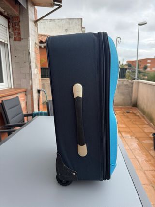 Maleta de viaje azul y negra medidas  64x42,5x24,5