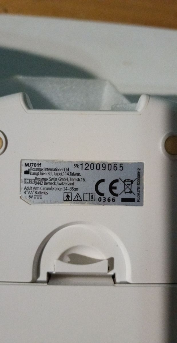 Tensiómetro Rossmax con estuche y manguito