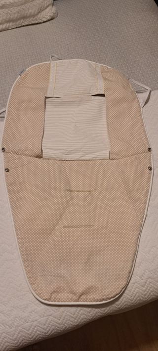Funda universal silla bebé beige y camel
