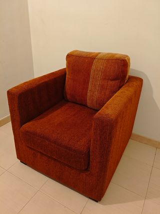 Butaca de tela naranja y roja