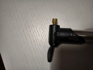 Bomba de aire para bicicleta portátil