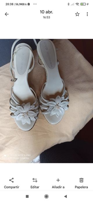 Sandalias GVD DESIGN piel beige flor tacón