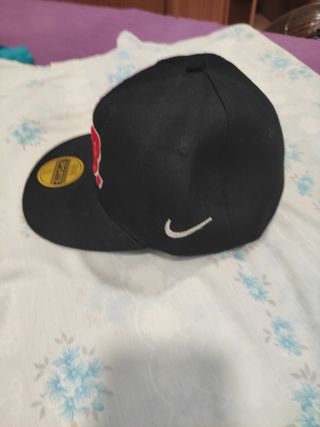 Gorra SB Negra y Roja