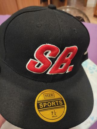 Gorra SB Negra y Roja
