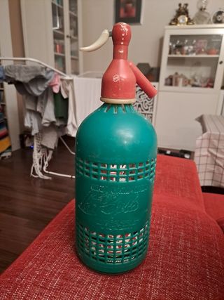 Sifón de soda verde y rojo