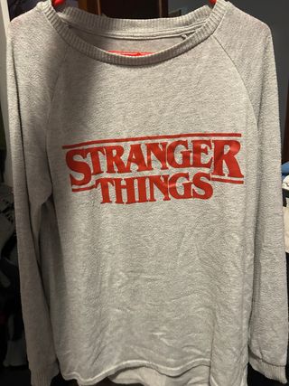 Pijama Stranger Things Gris y Rojo