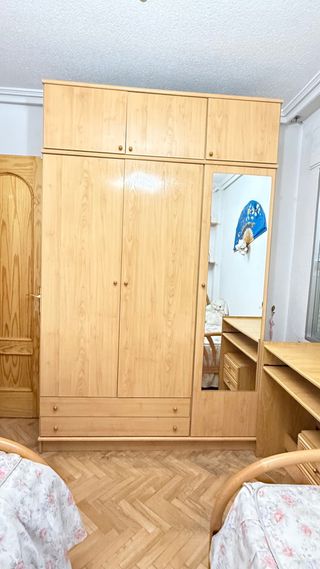 VENDO HABITACIÓN COMPLETA 2 CAMA + Armario y mesa