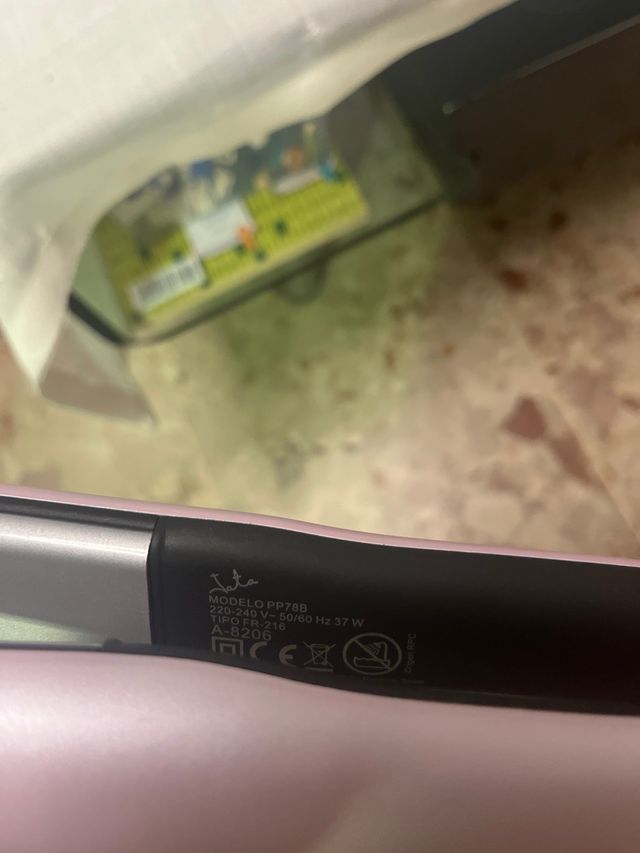 Plancha de pelo Jata rosa y plateada
