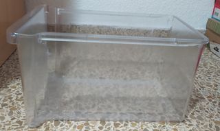Contenedor de plástico transparente para nevera.