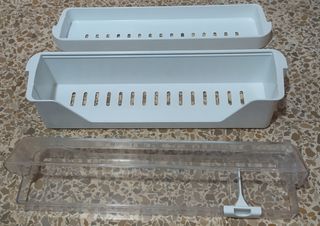 Contenedor de plástico transparente para nevera.