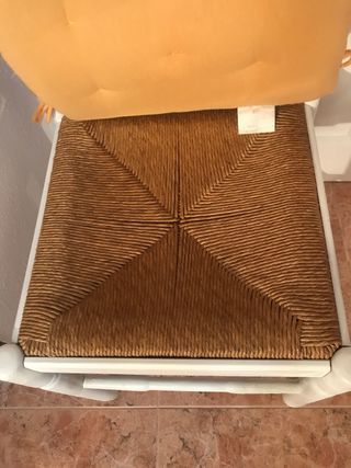 4 Sillas  10€ cada una incluye cojines