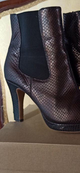 Botines Clarks piel grabada mujer plataforma 