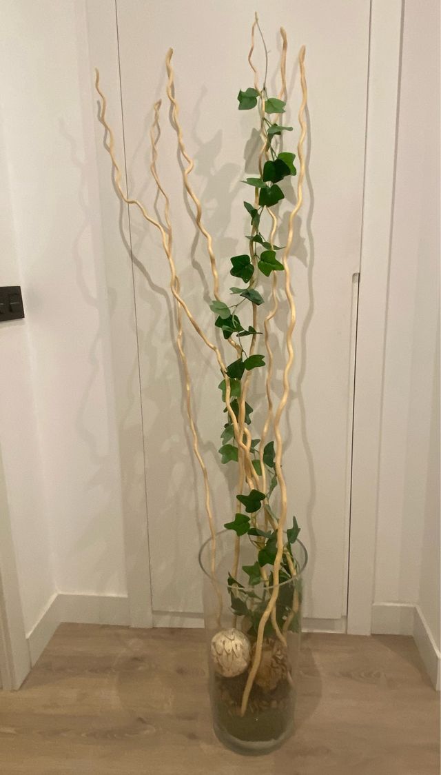 Jarrón de metacrilato y ramas decorativas