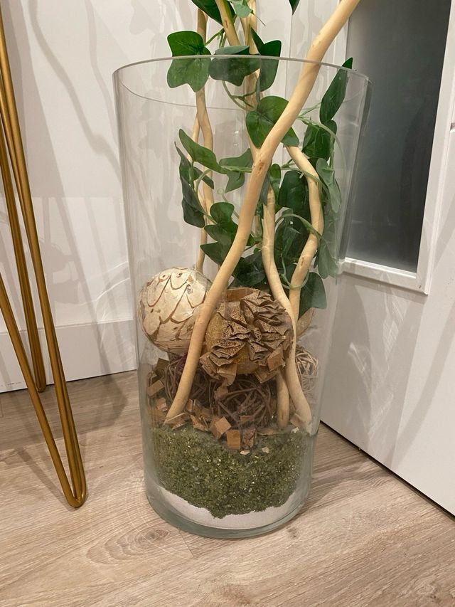 Jarrón de metacrilato y ramas decorativas