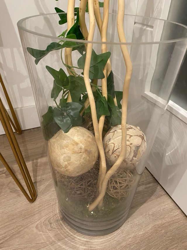 Jarrón de metacrilato y ramas decorativas