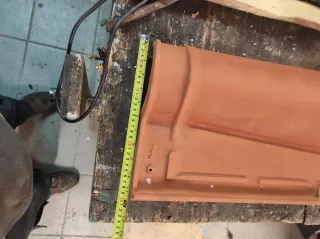 Tejas de cerámica nuevas. Se recogen en Peguerinos