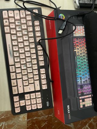 Teclado Mars Gaming MKAX Rosa y Negro