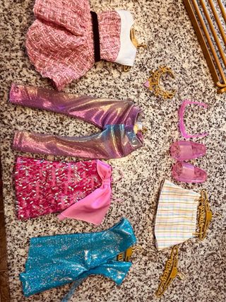 Muñeca Nancy con vestidor y ropa