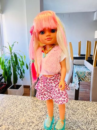 Muñeca Nancy con vestidor y ropa