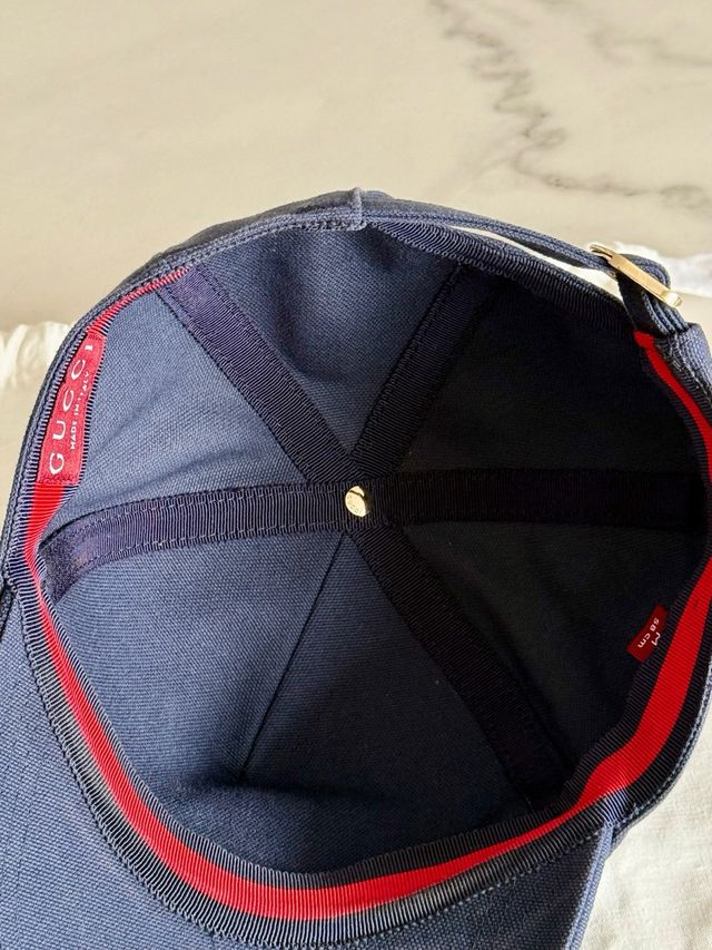 Gorra Gucci Azul Marino con Logo Blanco