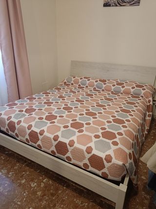 Letto + comò + due comodini+ armadio + specchio