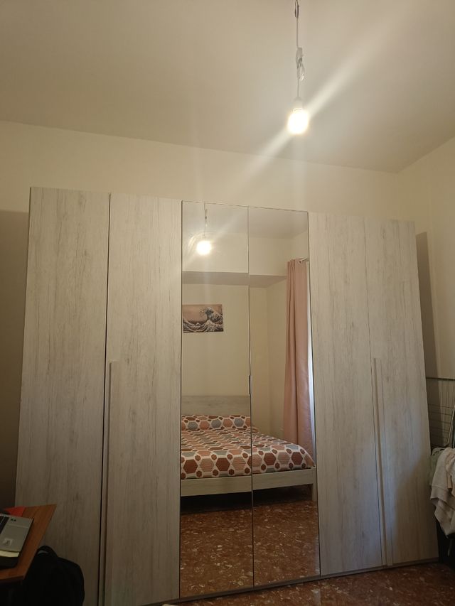 Letto + comò + due comodini+ armadio + specchio