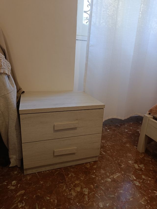 Letto + comò + due comodini+ armadio + specchio