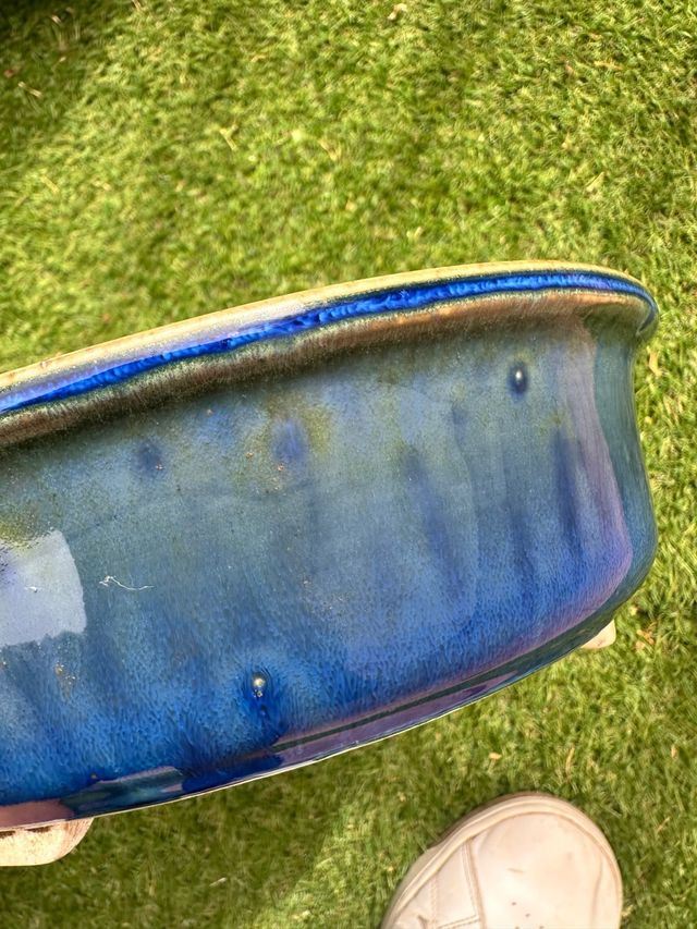 Maceta de cerámica azul y verde