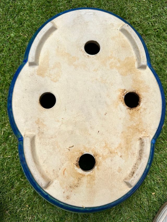 Maceta de cerámica azul y verde