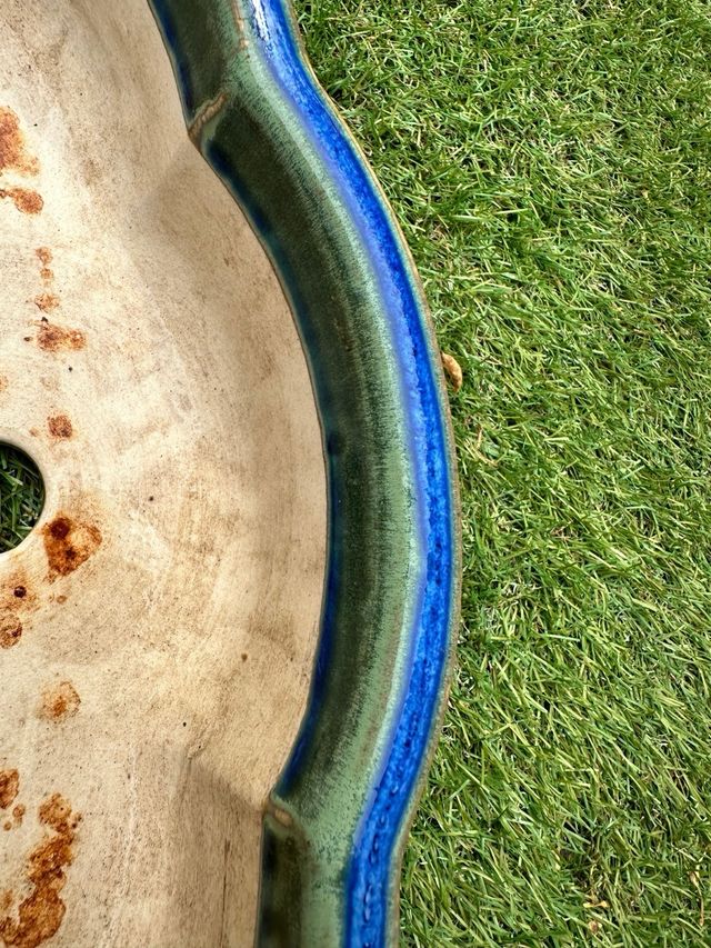 Maceta de cerámica azul y verde