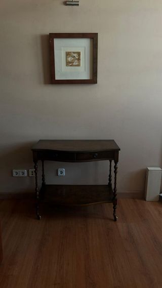 Mesa auxiliar madera raíz estilo clásico 